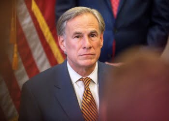 德州州長 Greg Abbott 於 2021 年 6 月 8 日在柯士甸出席州議會大樓的新聞發布會。／法新社