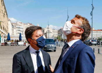 法國總統馬克龍參觀位於伊拉克尼尼微省北部摩蘇爾的聖母教堂。／法國 24